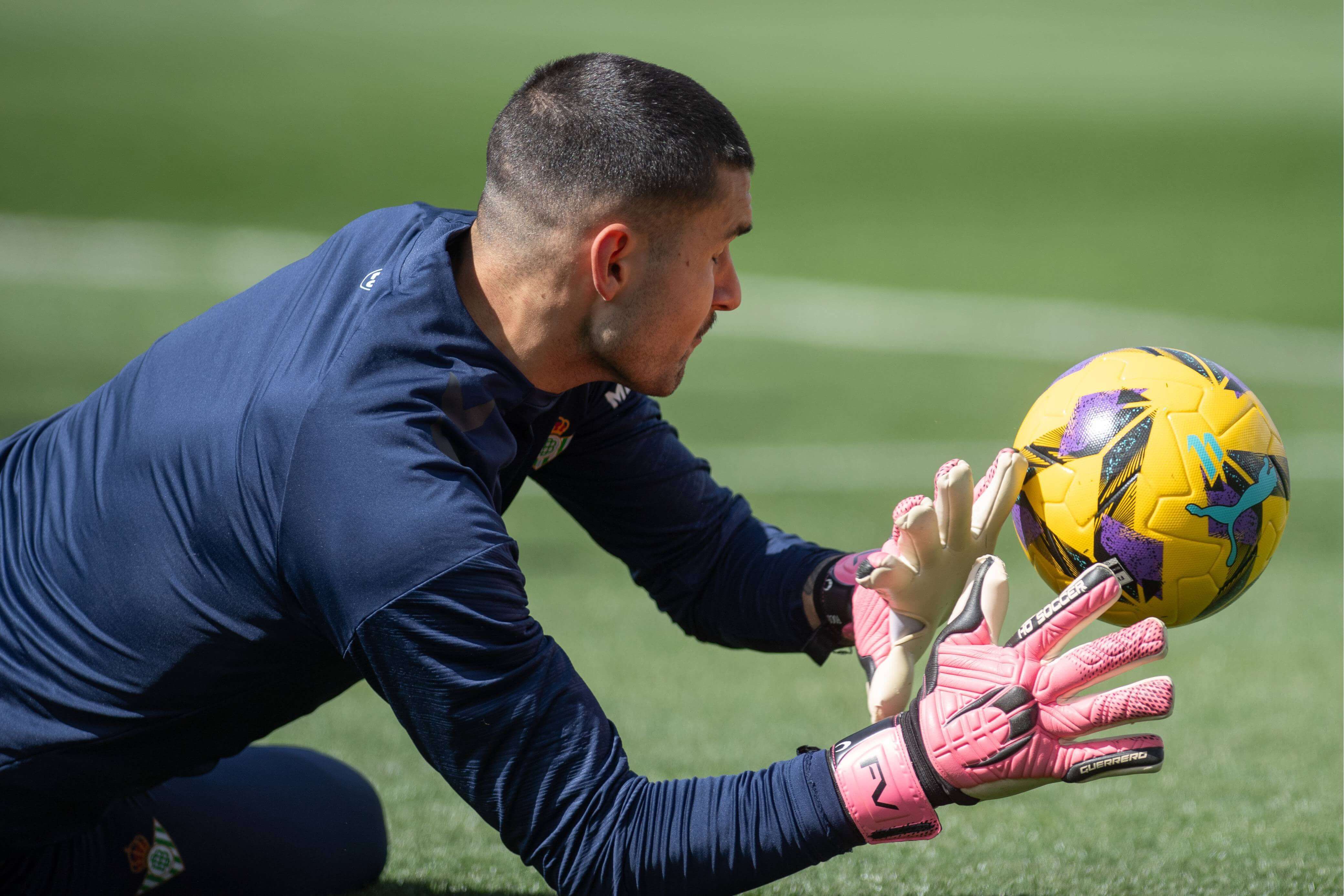  Fran Vieites, parando un balón