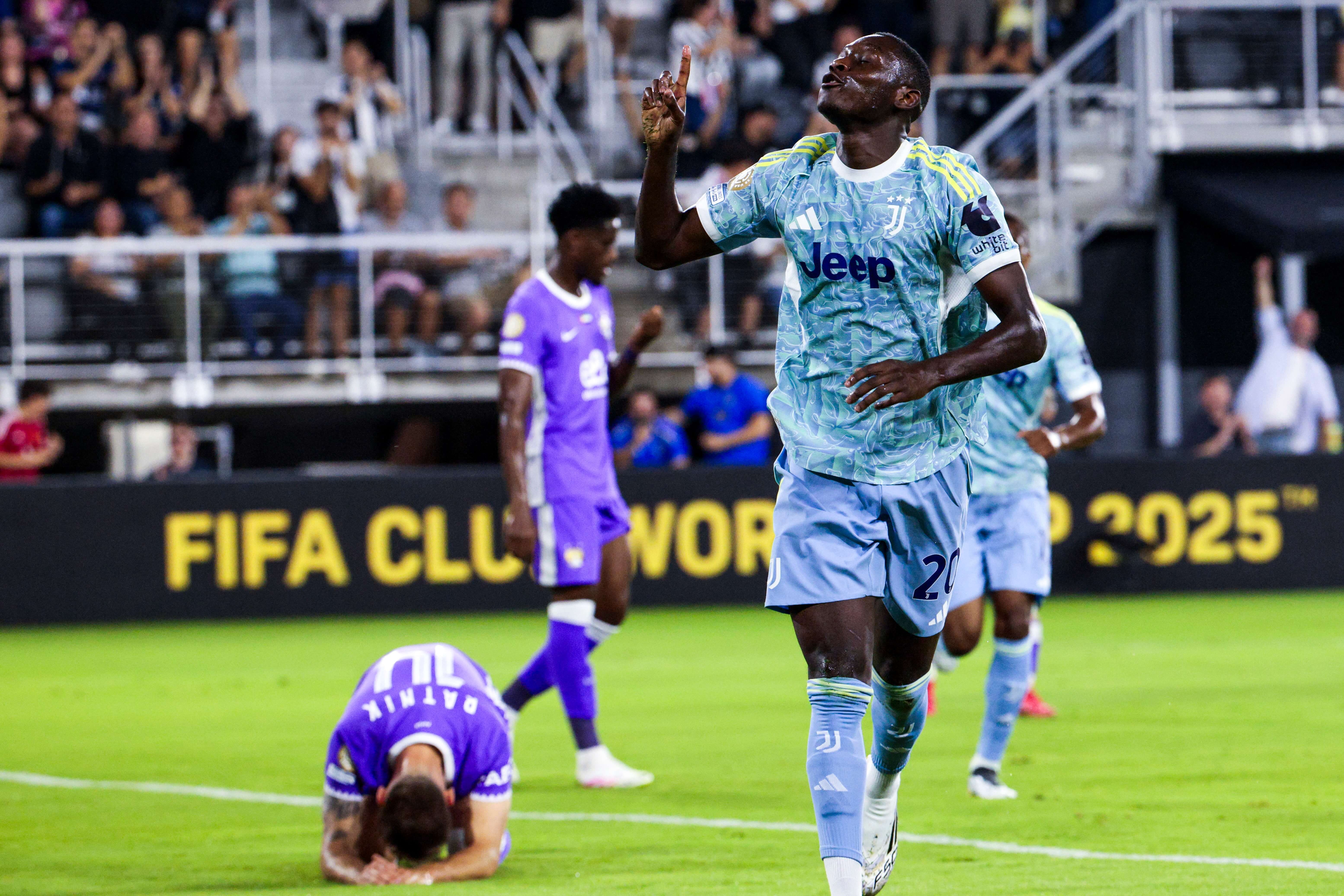  Randal Kolo Muani celebra un gol ante Al Ain