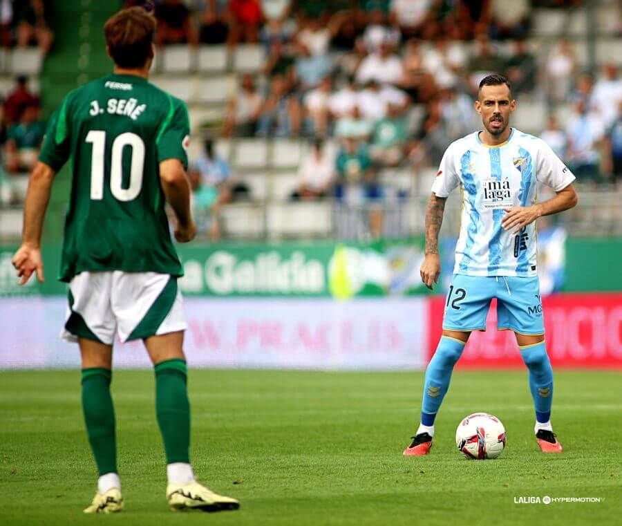  Manu Molina, con la camiseta del Málaga CF.