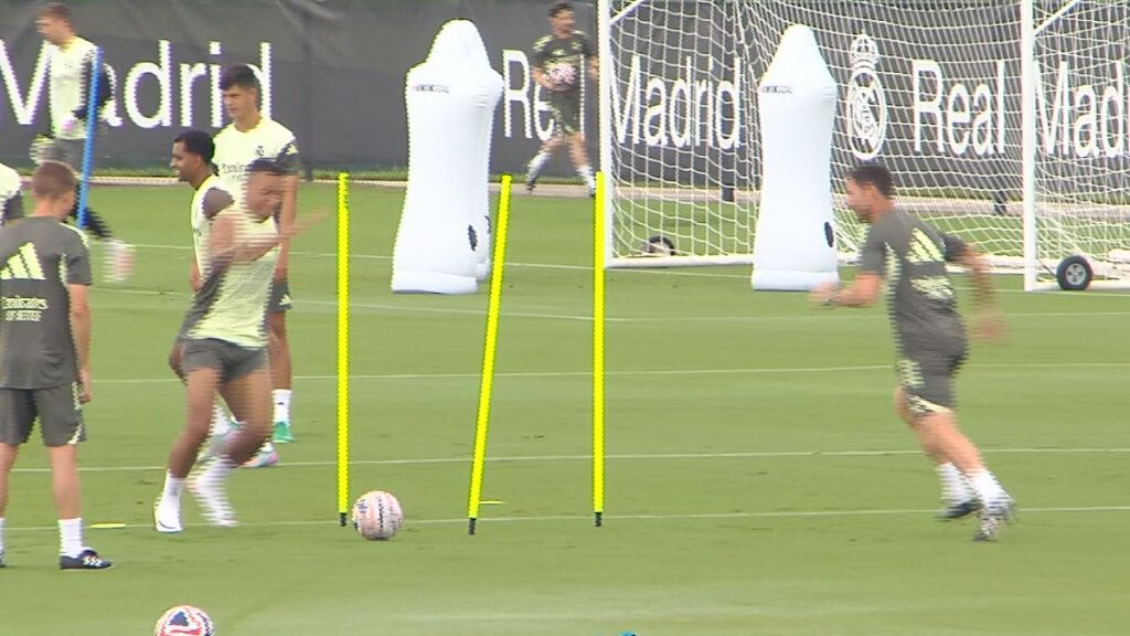  Kylian Mbappé y Xabi Alonso, pareja en el entrenamiento del Real Madrid (ElDesmarque)
