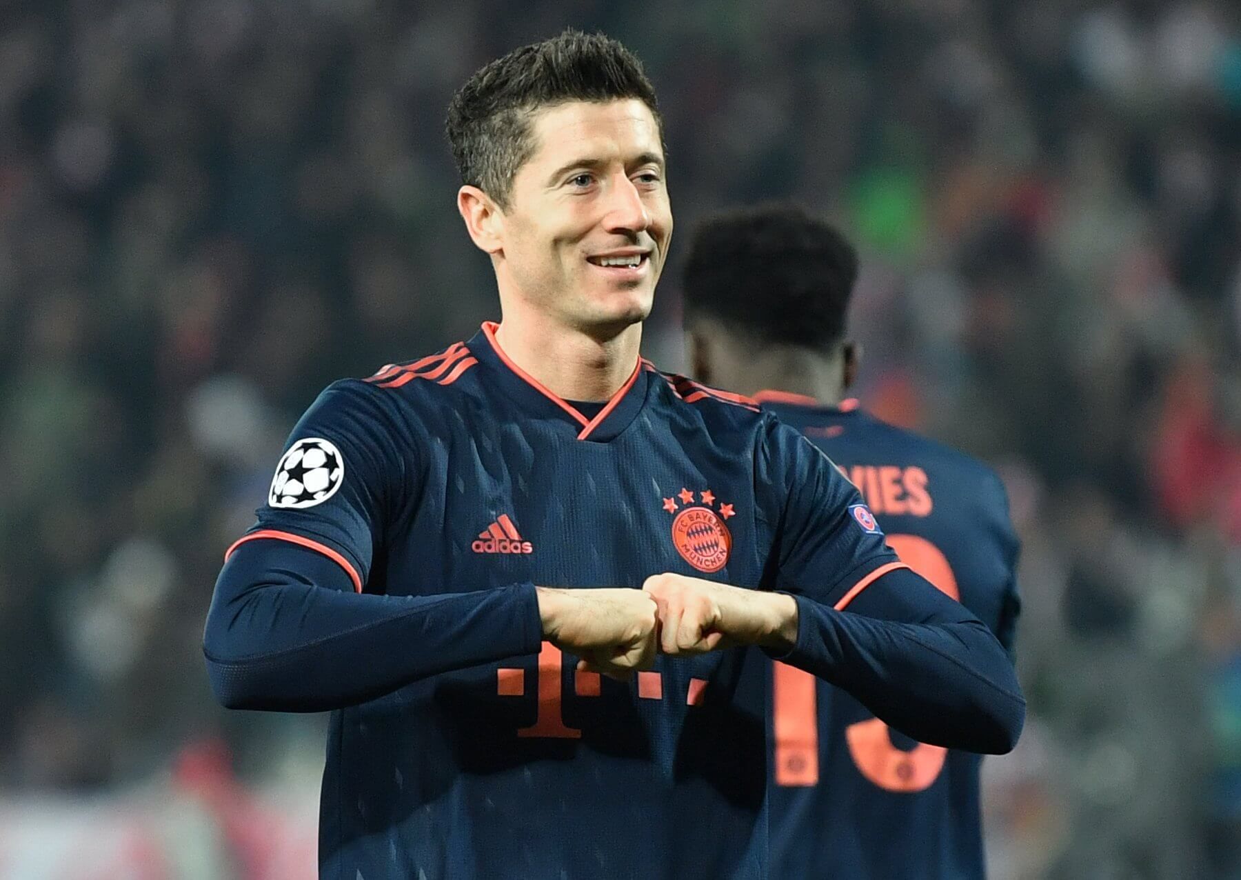  Robert Lewandowski tras anotar un gol contra el Estrella Roja (Redes Sociales)