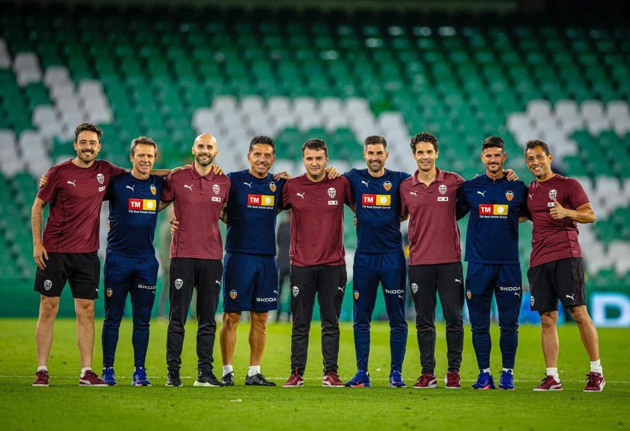  El cuerpo técnico de Carlos Corberán, sus apóstoles