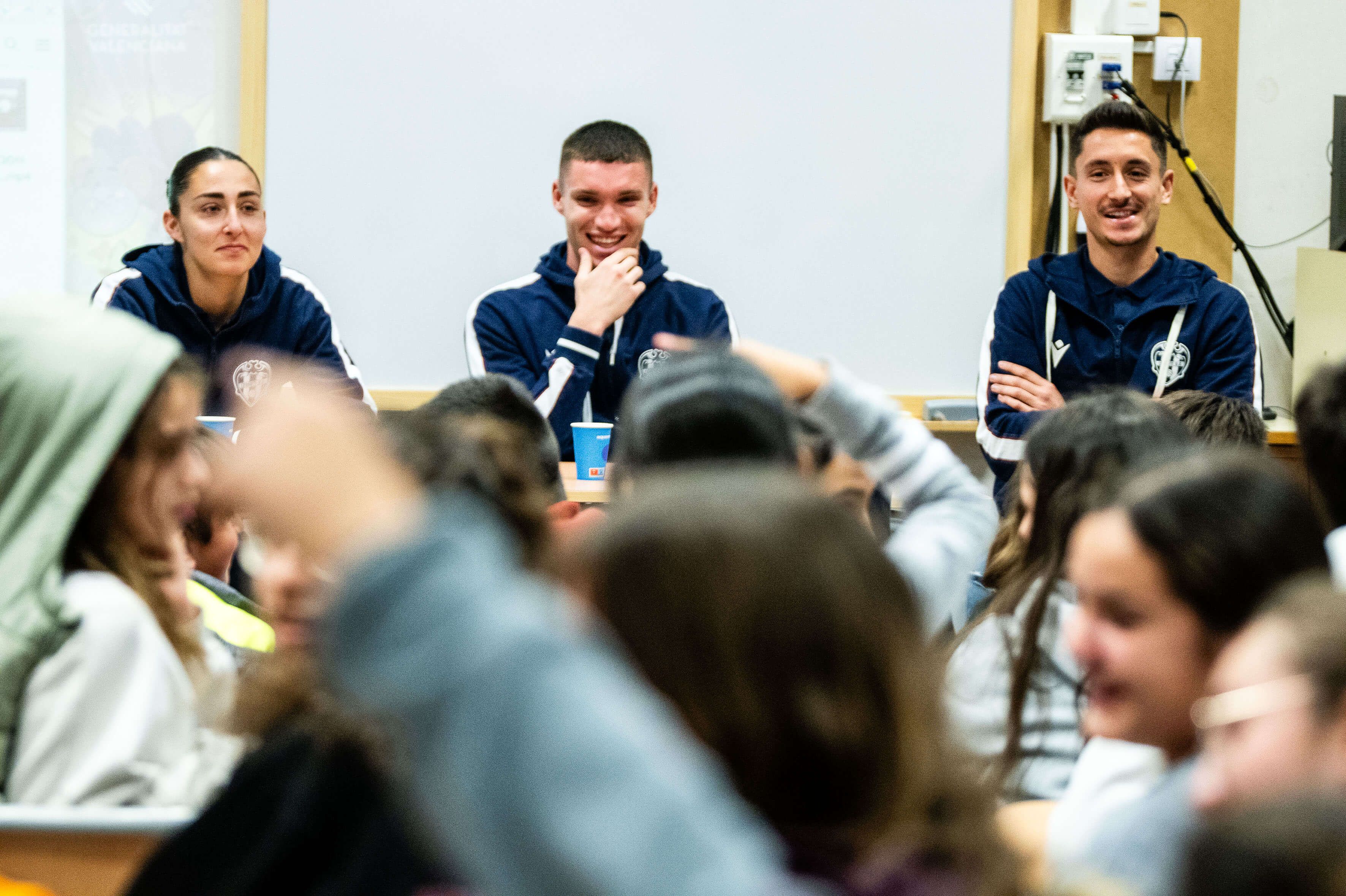  El Levante UD lleva la ilusión al colegio San Carlos Borromeo de Albal tras la DANA