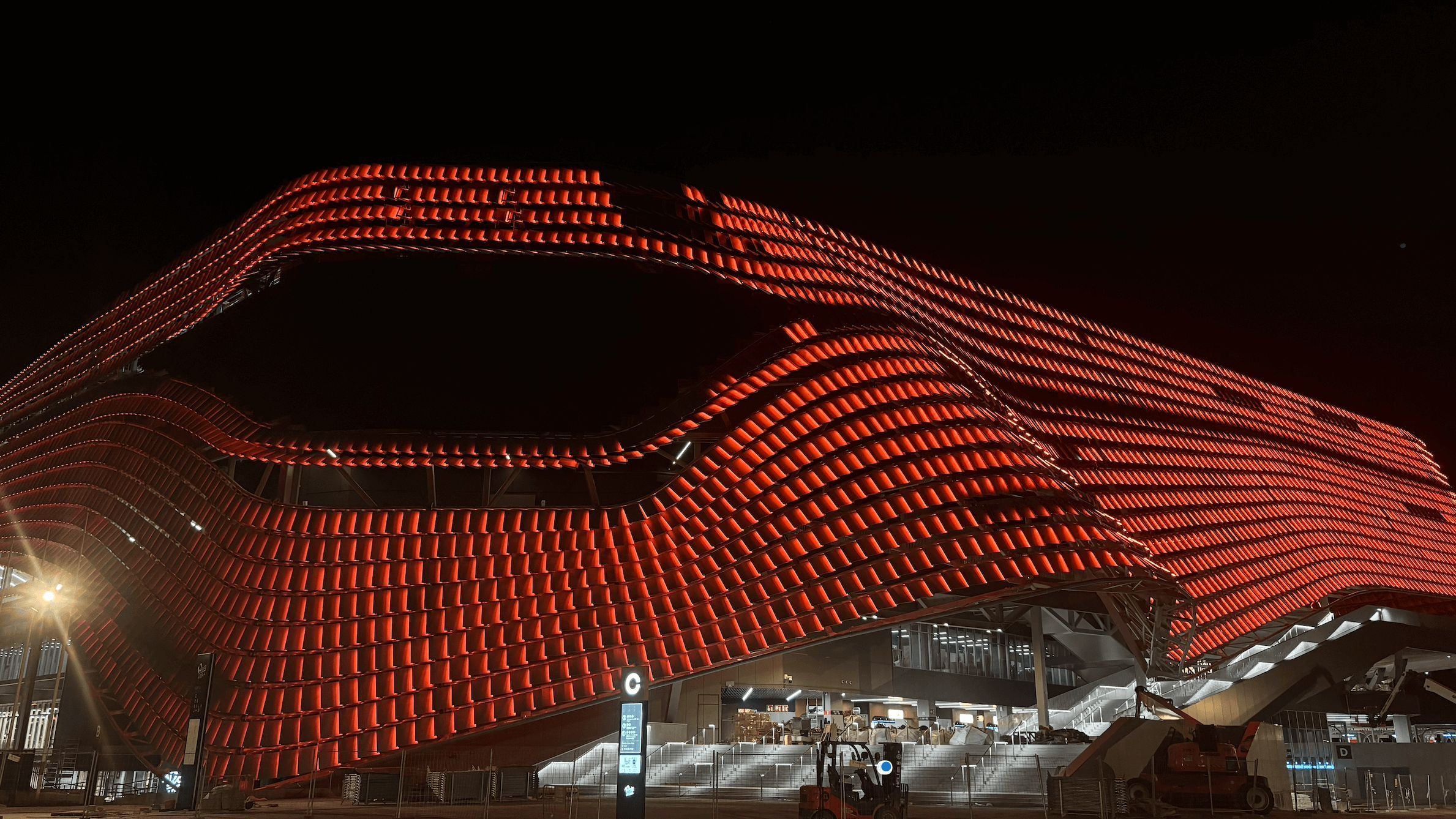 El Roig Arena muestra al mundo su iluminación