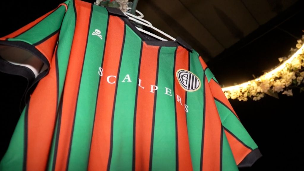  El rojo del Sevilla y el verde del Betis en una sola camiseta: Atlético Central une los colores de