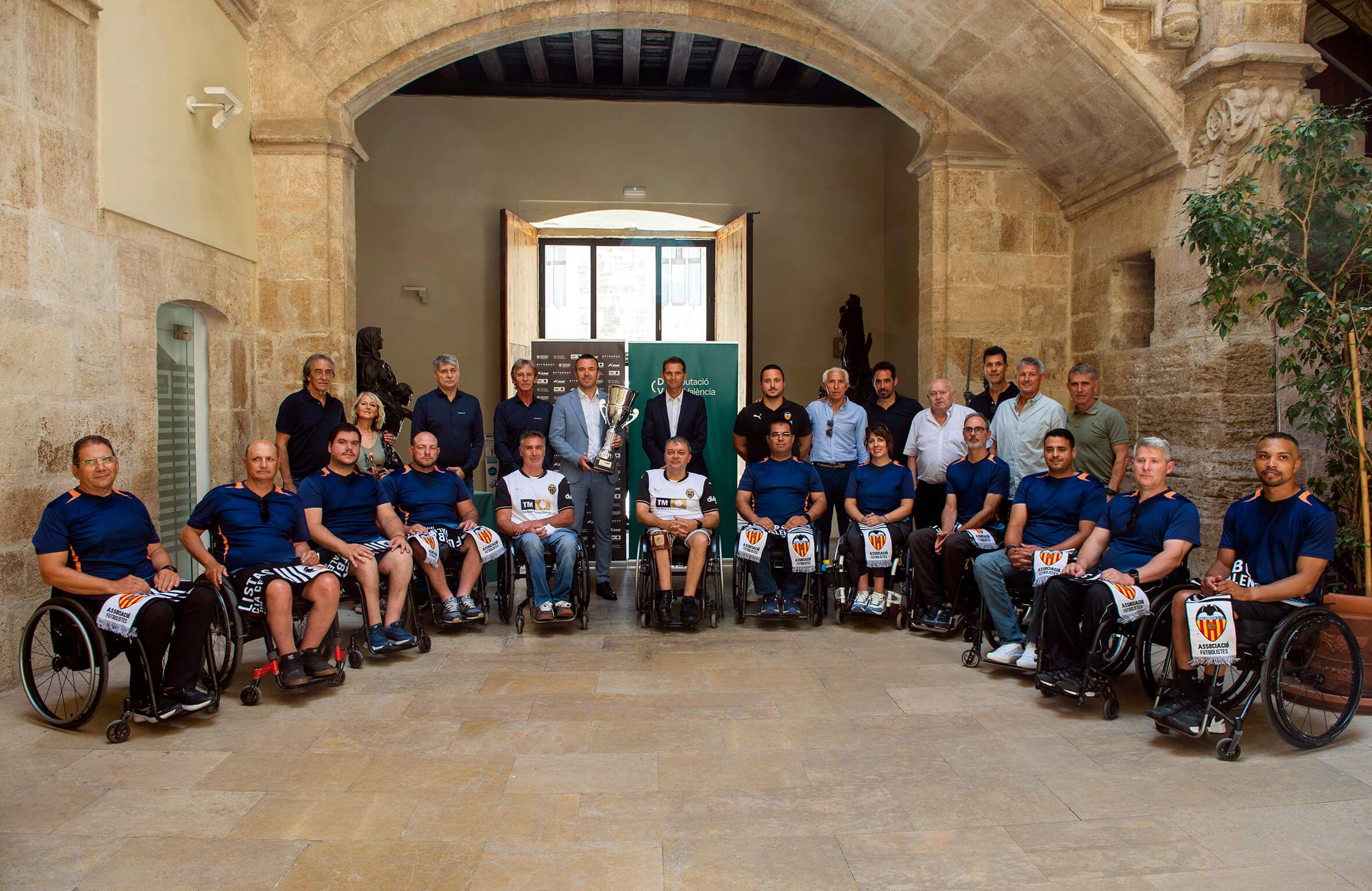 El Valencia CF de fútbol en Silla de Ruedas en la Diputación