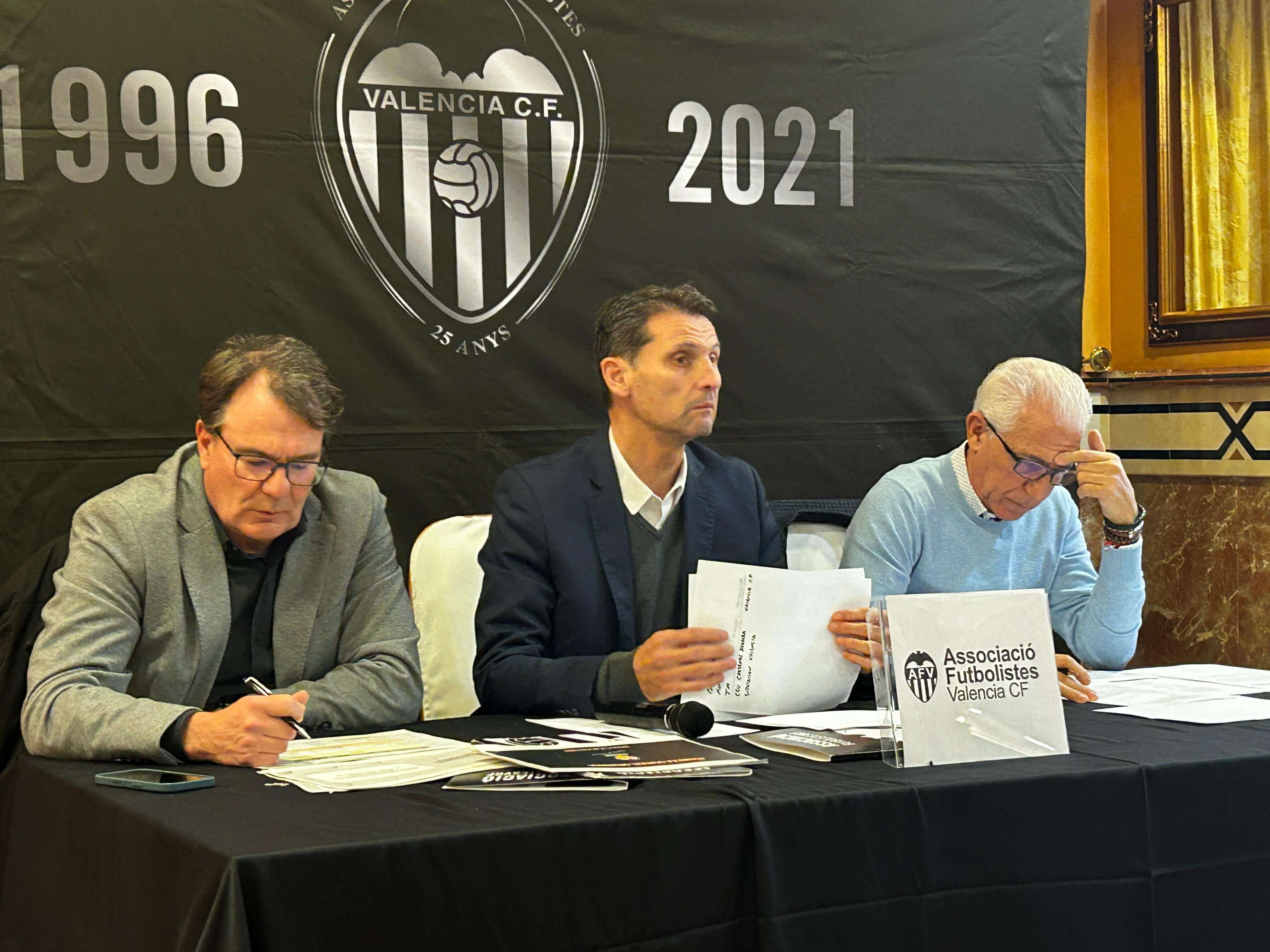  La asamblea de elección de Fernando Giner como presidente de las Leyendas del Valencia CF