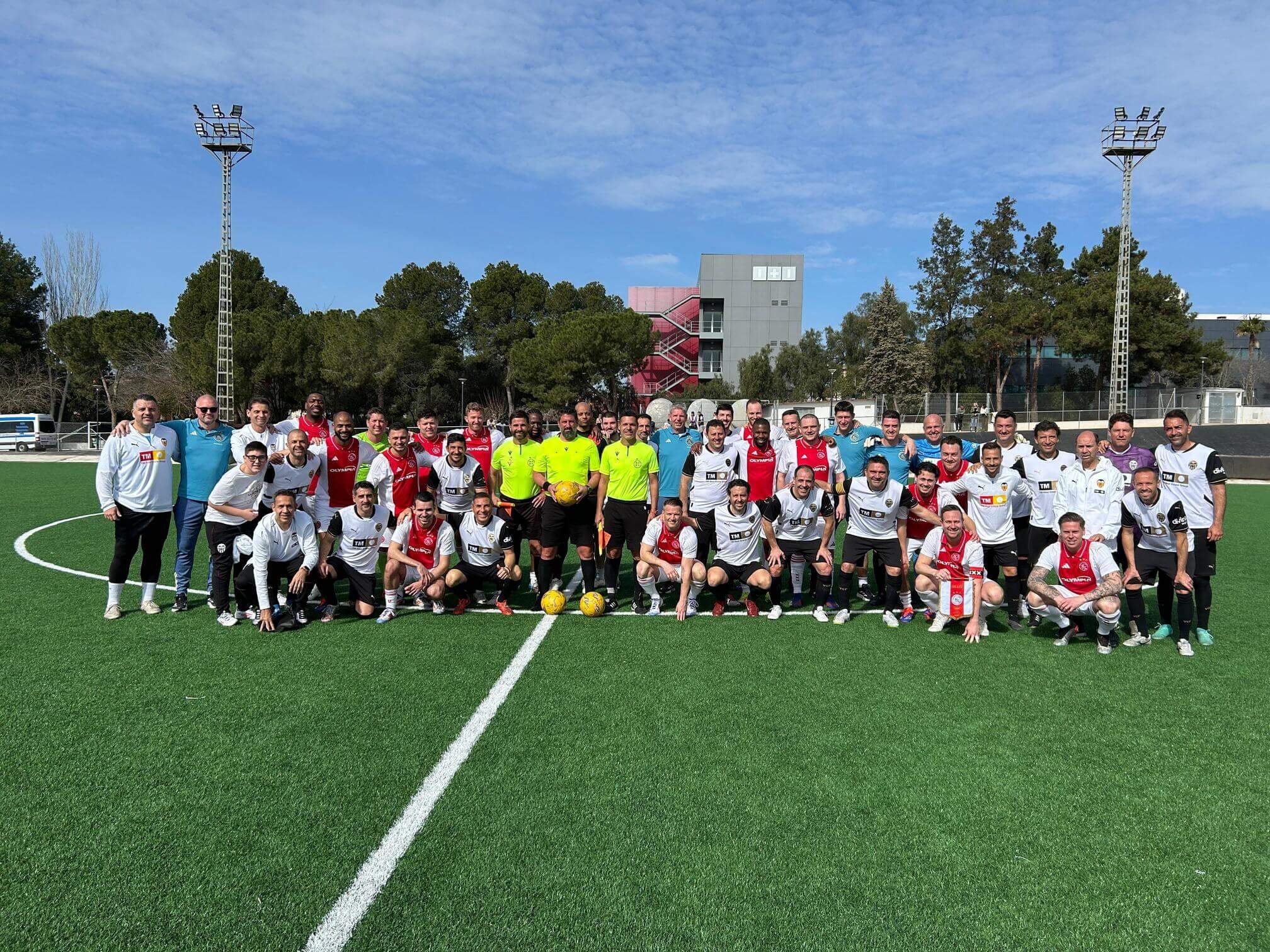  Emotivo homenaje a Valdez y victoria de las Leyendas del Valencia CF ante el Ajax