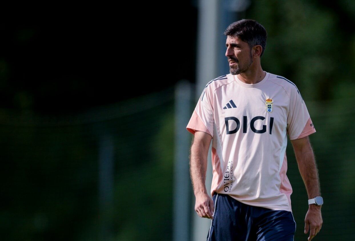 Veljko Paunovic, en un entrenamiento del Real Oviedo en pretemporada.