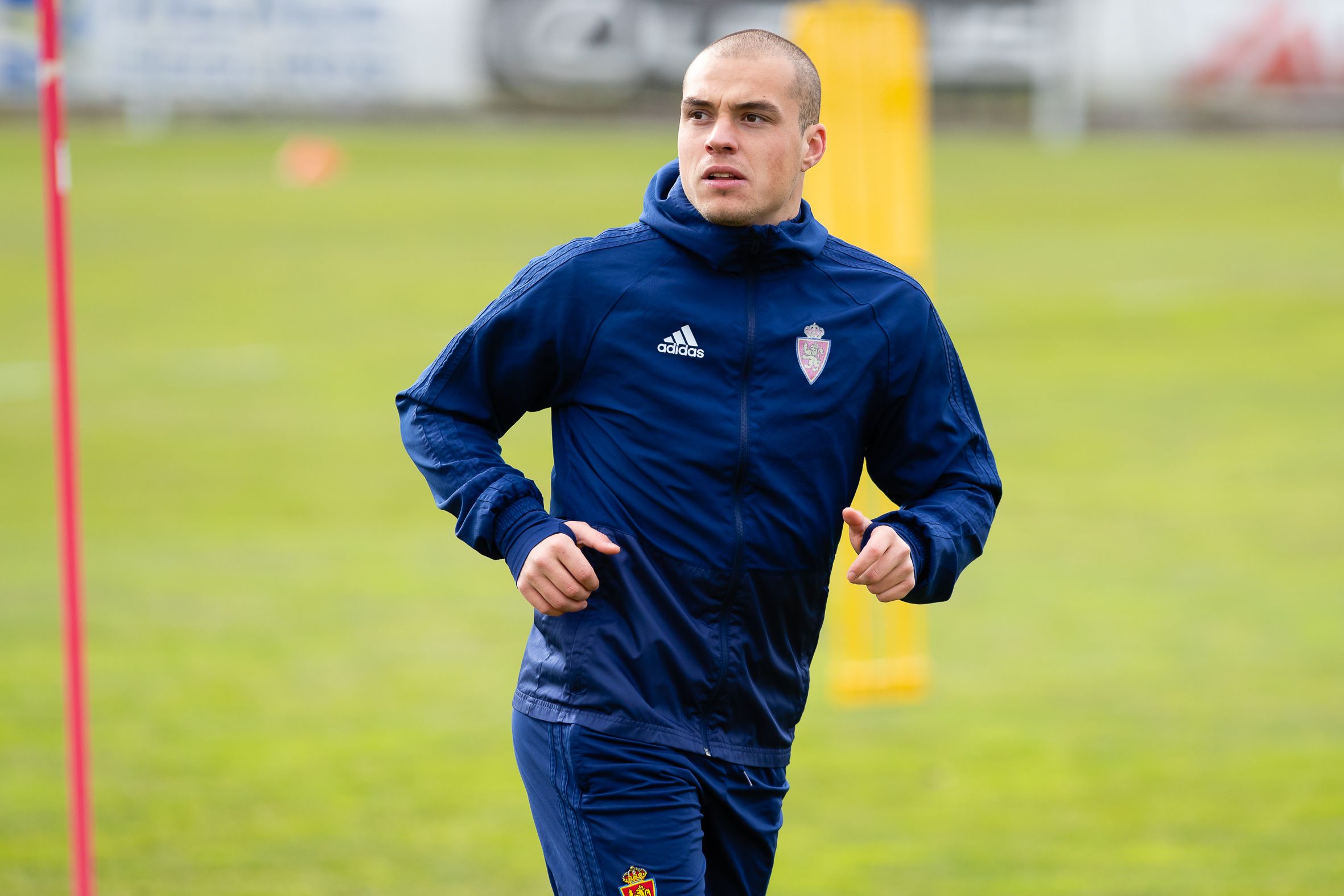 Jorge Pombo en un entrenamiento del Real Zaragoza en la Ciudad Deportiva.