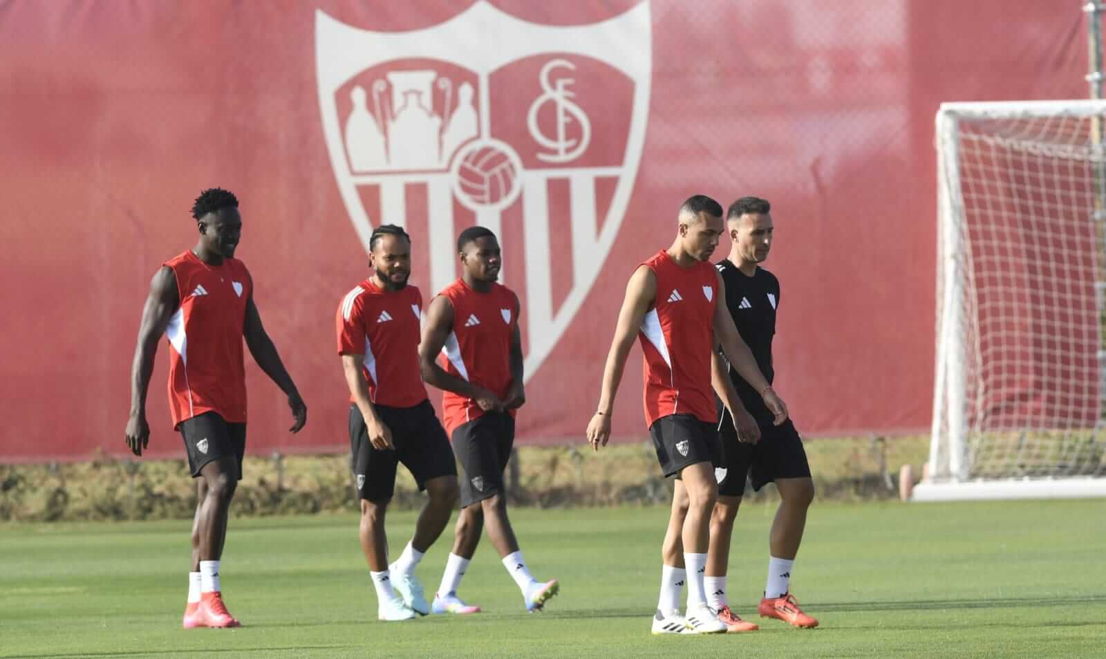 Joan Jordán, en el primer entrenamiento de la pretemporada del Sevilla.