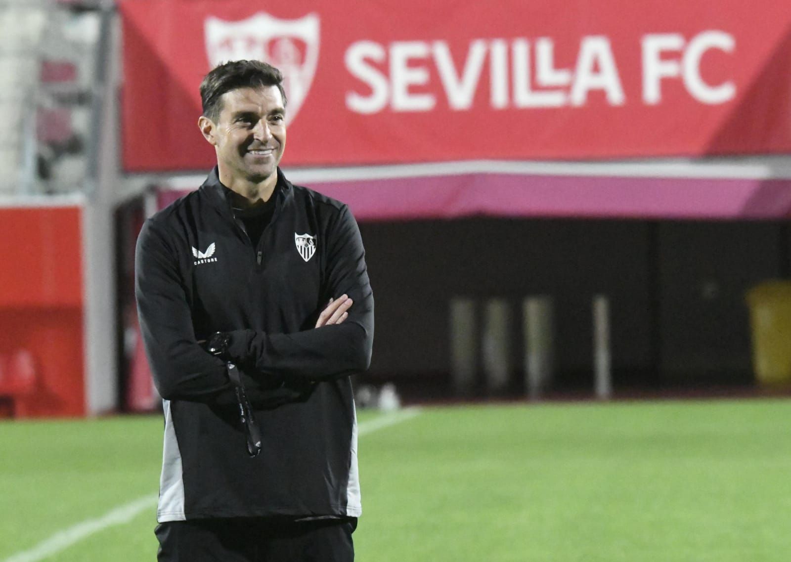 Diego Alonso, en un entrenamiento del Sevilla.