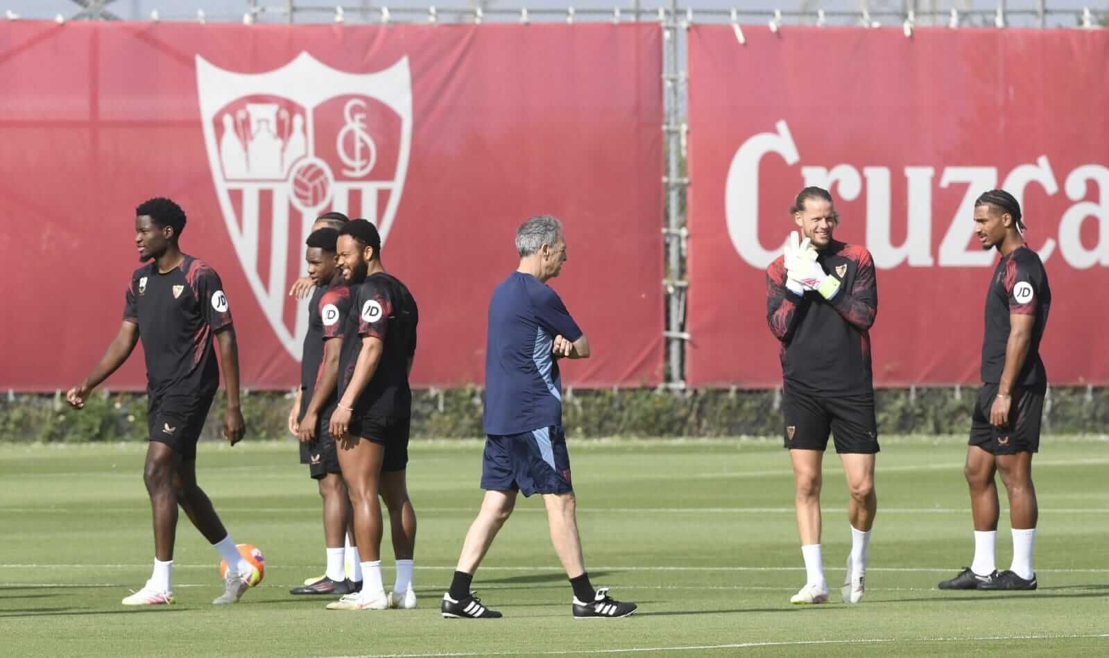  Joaquín Caparrós, en el entrenamiento de este viernes.