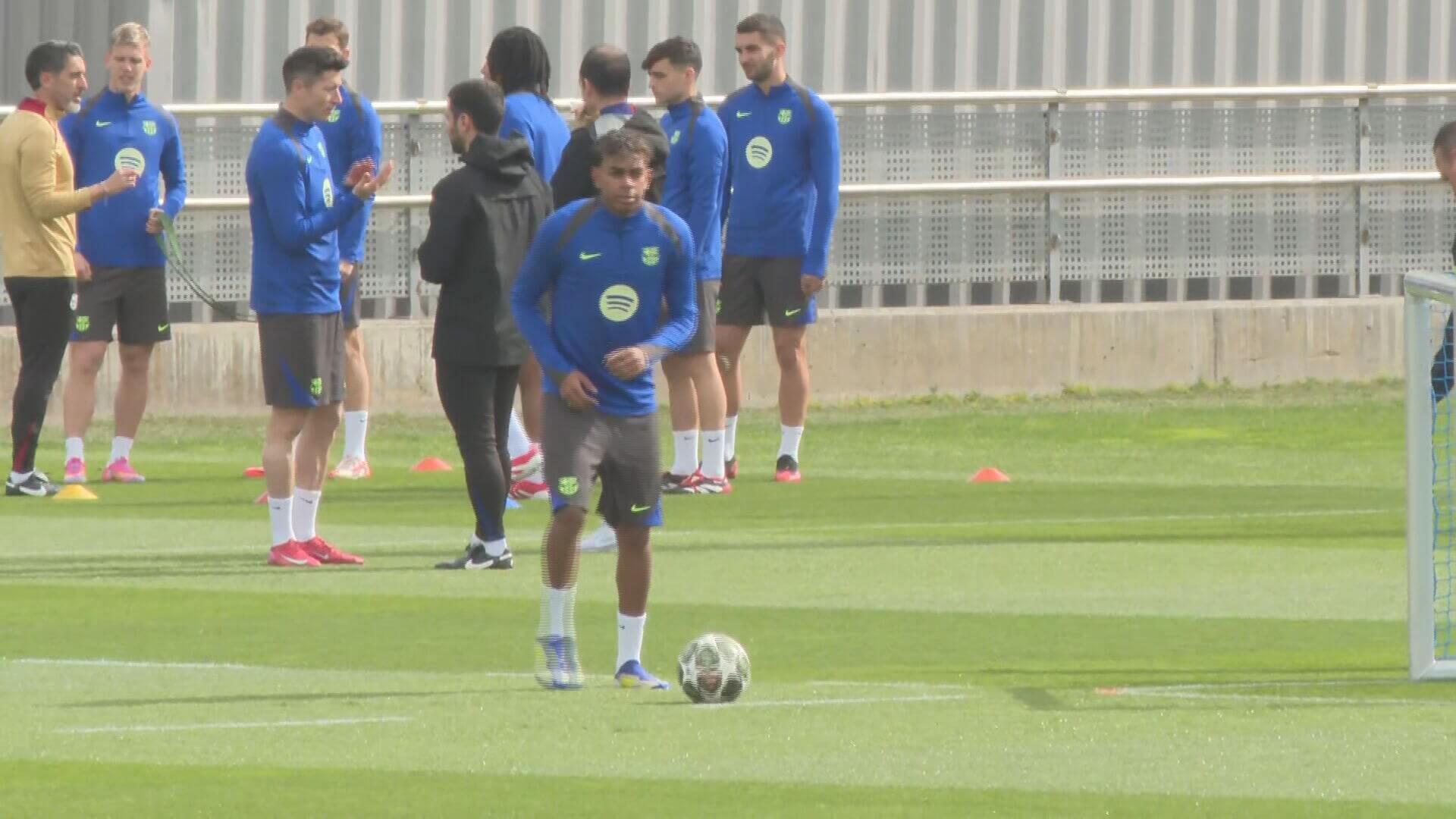  Lamine Yamal en el entrenamiento del FC Barcelona
