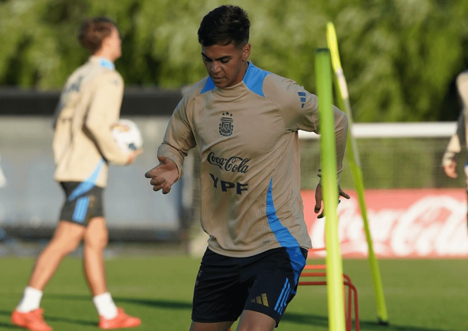 Enzo Barrenechea, con Argentina