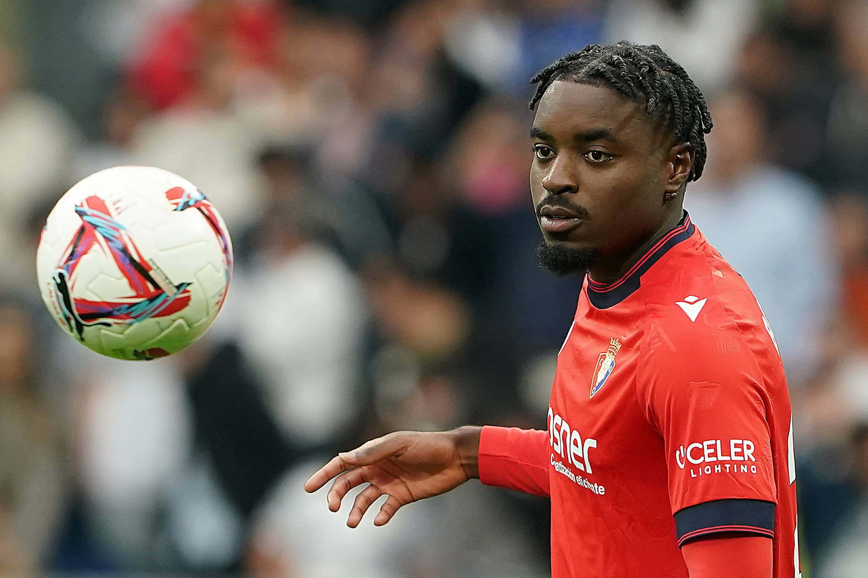 Enzo Boyomo, en un partido con Osasuna (Foto: Cordon Press).
