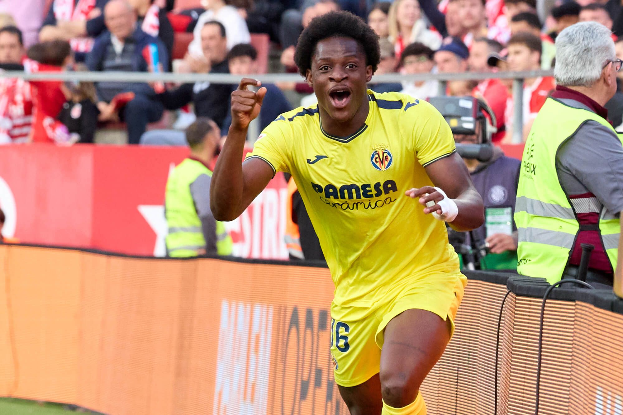 Etta Eyong celebra su gol en el Girona-Villarreal.