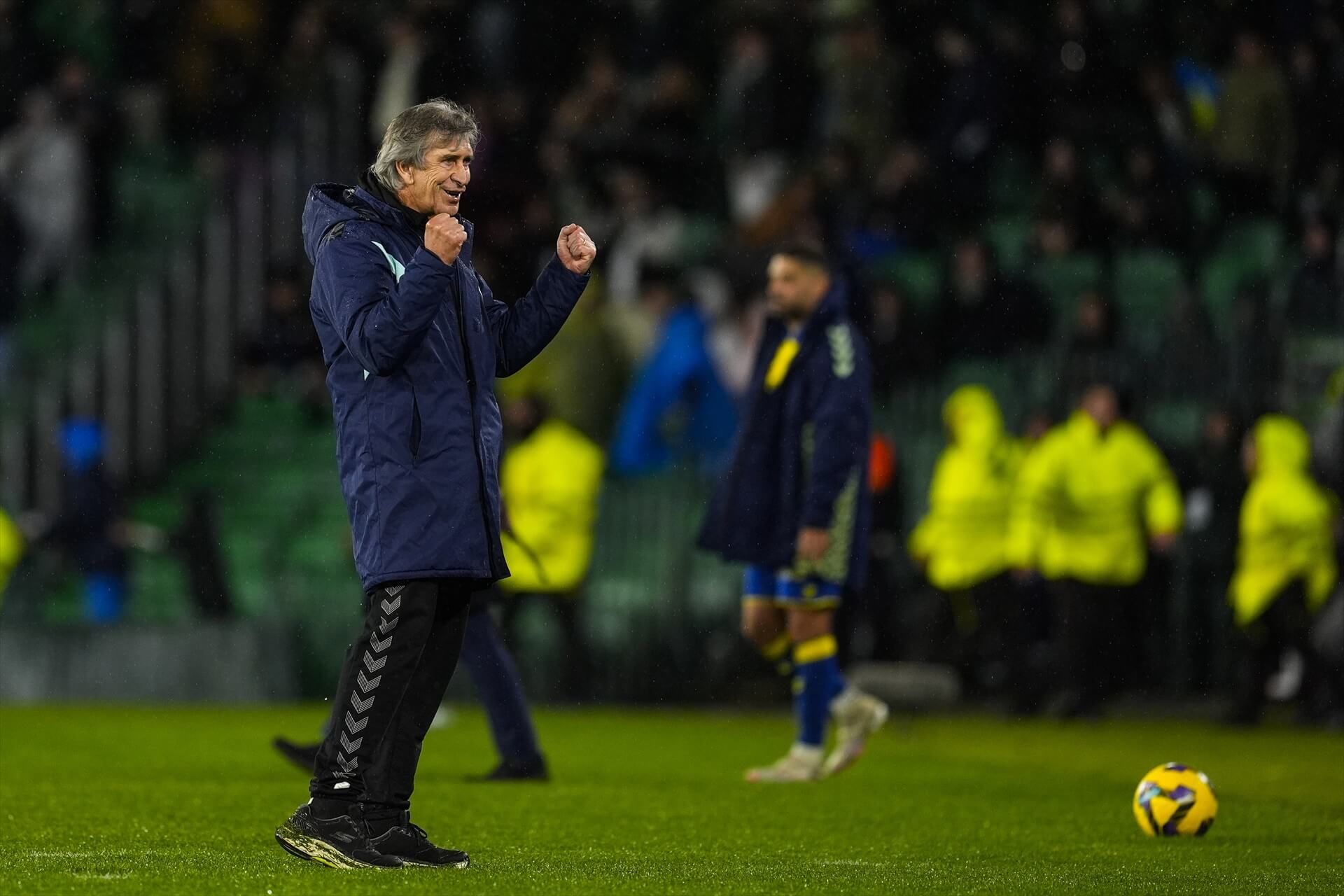  Manuel Pellegrini, celebrando el triunfo del Real Betis ante Las Palmas.