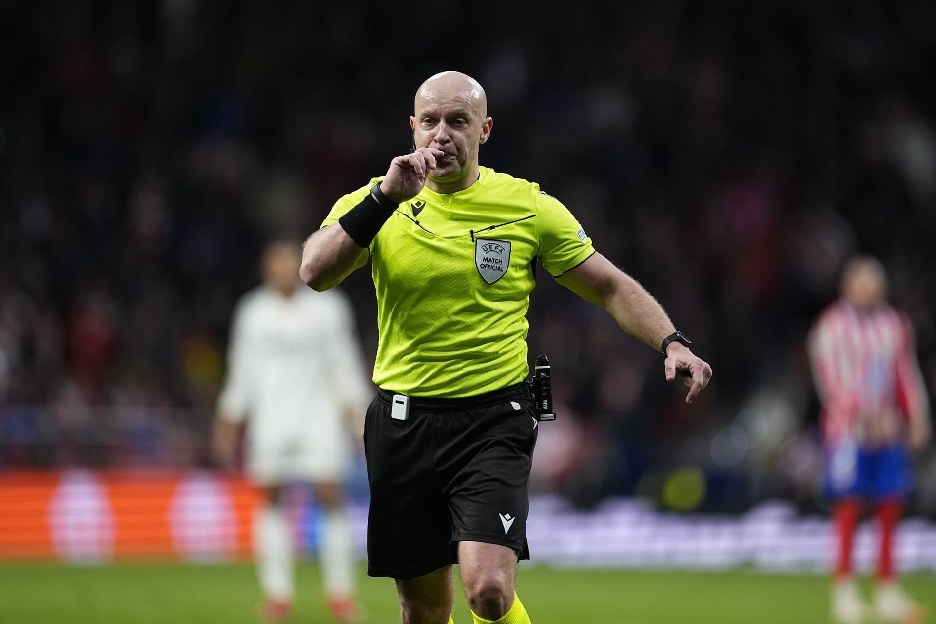 Szymon Marciniak durante el Atleti - Real Madrid