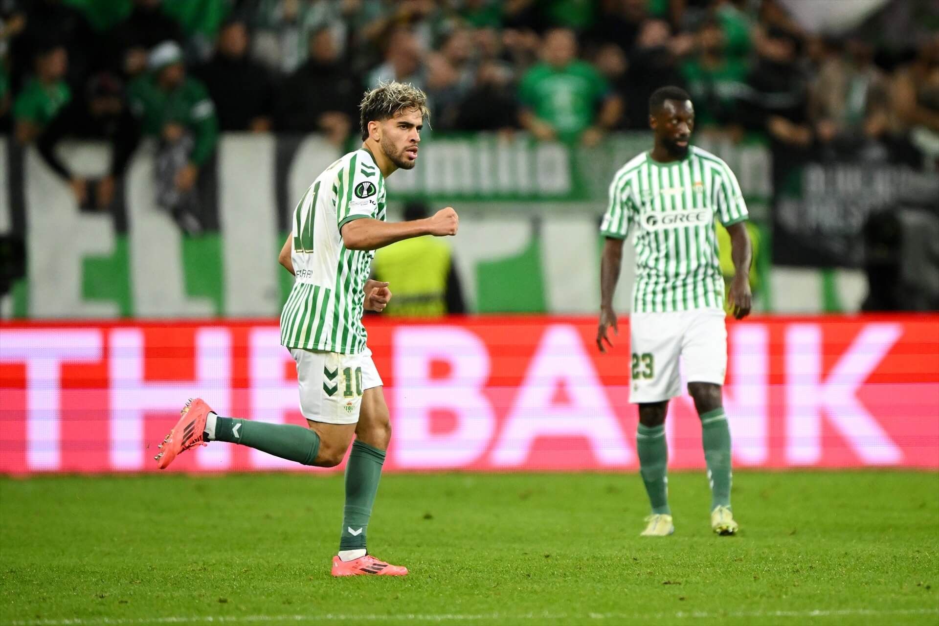  Ez Abde celebra su gol al Chelsea