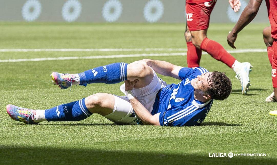  Fede Viñas, lesionado durante el Real Oviedo-Real Zaragoza.