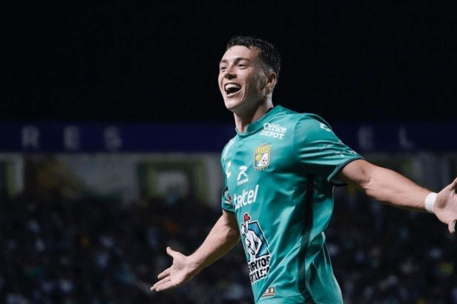  Federico Viñas celebra un gol con Club León.