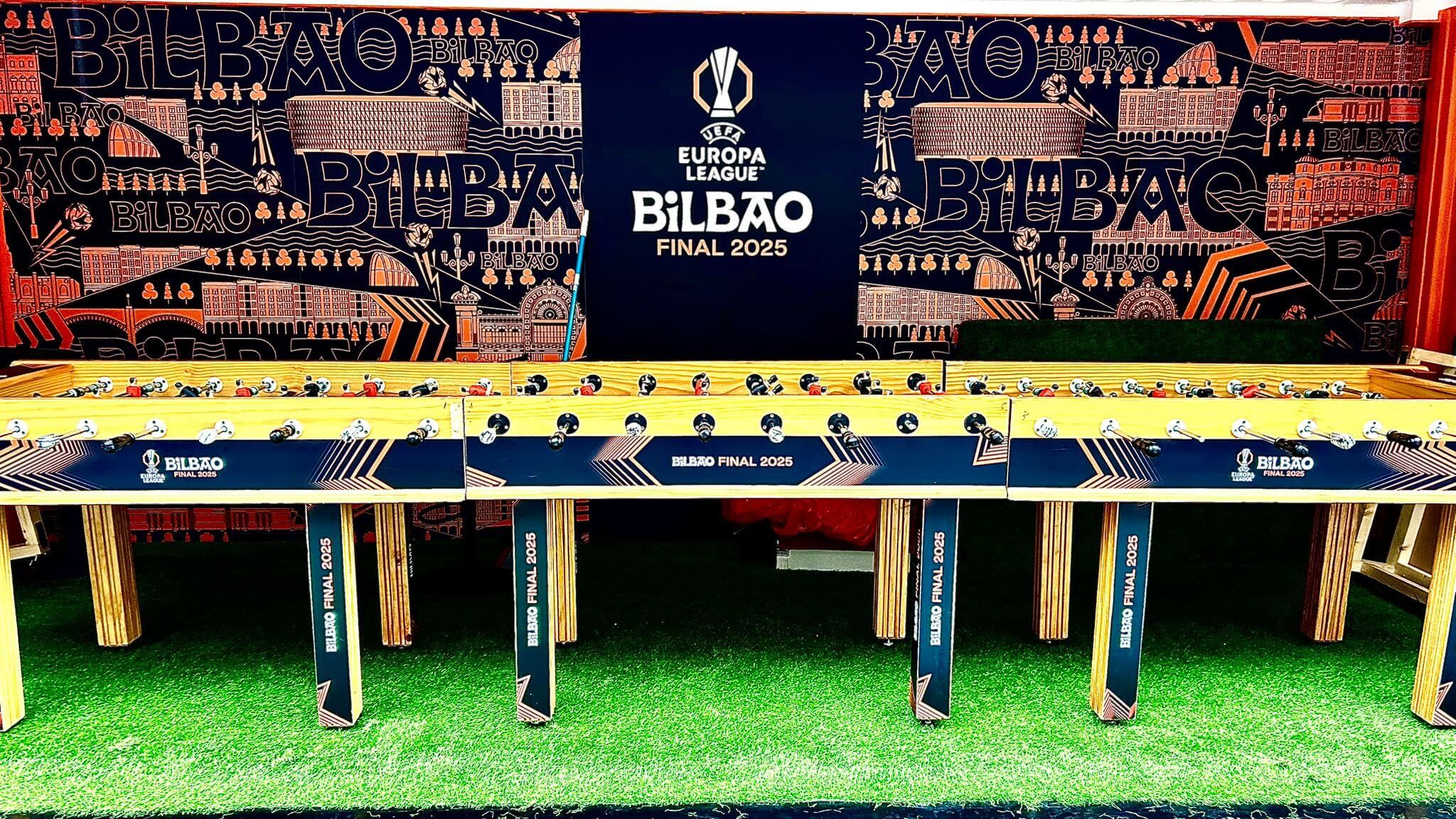  Furbolínes situados en el centro de Bilbao por la final de UEFA Europa League 2025.
