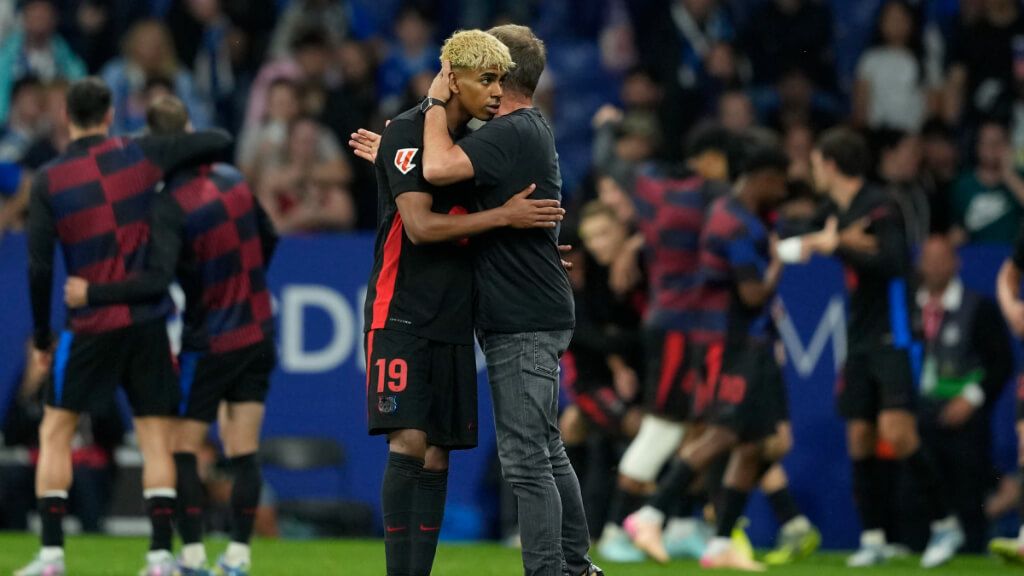  Hansi Flick y Lamine Yamal (Fuente: Europa Press)