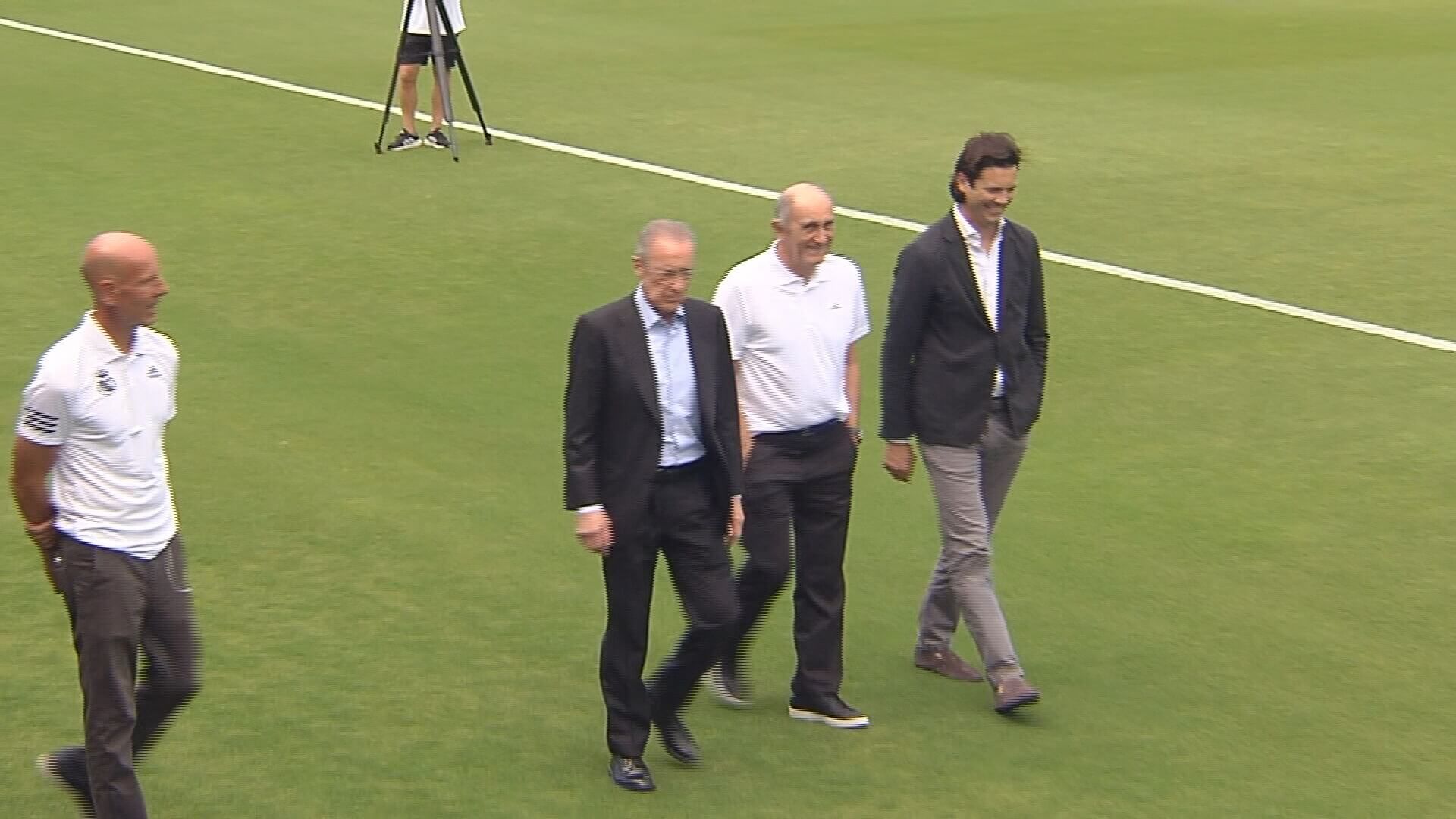 Florentino Pérez, Pirri y Solari, en el entrenamiento del Real Madrid en Miami.