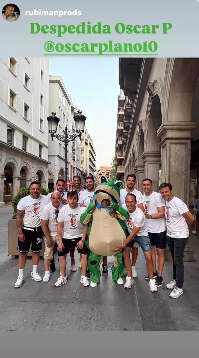  Foto grupal de la despedida de soltero de Óscar Plano.