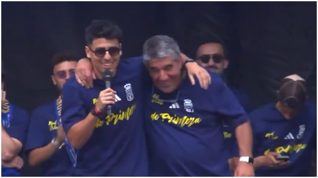  Santiago Colombatto durante la celebración del Real Oviedo.