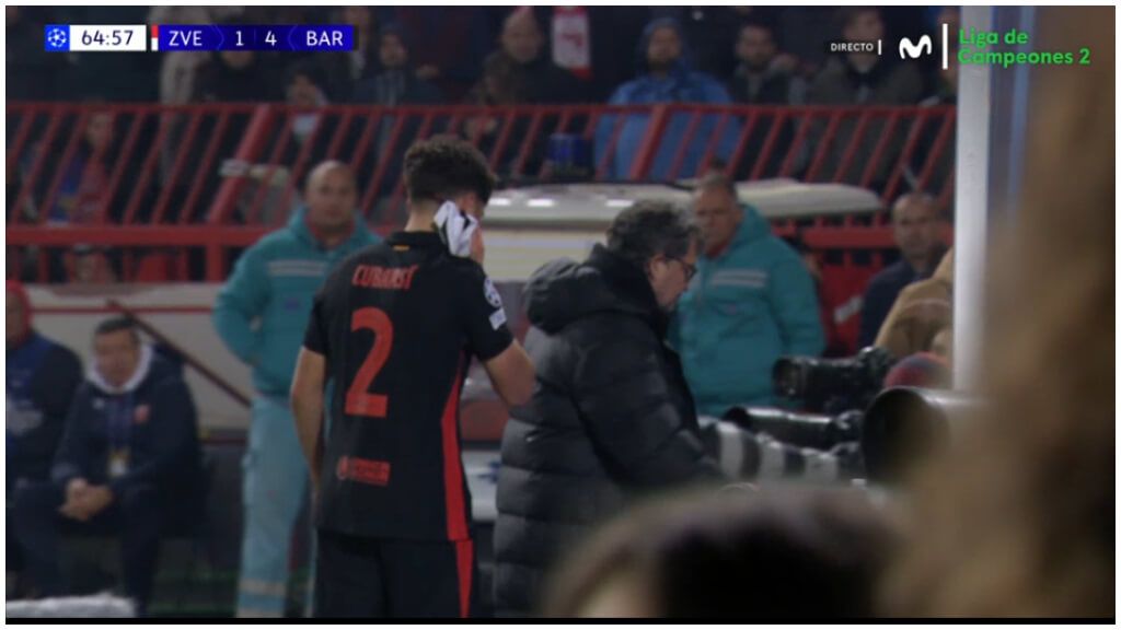  Pau Cubarsí se marcha con un paño en la zona donde Spajic le golpeó con la bota (captura: Movist