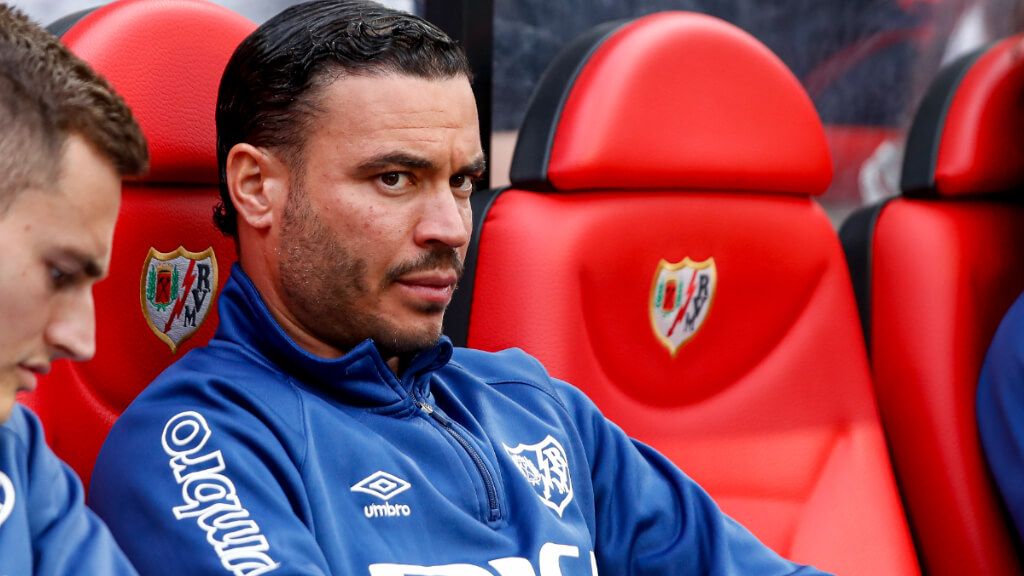  Raúl de Tomás en el banquillo el Rayo Vallecano (Europa Press)