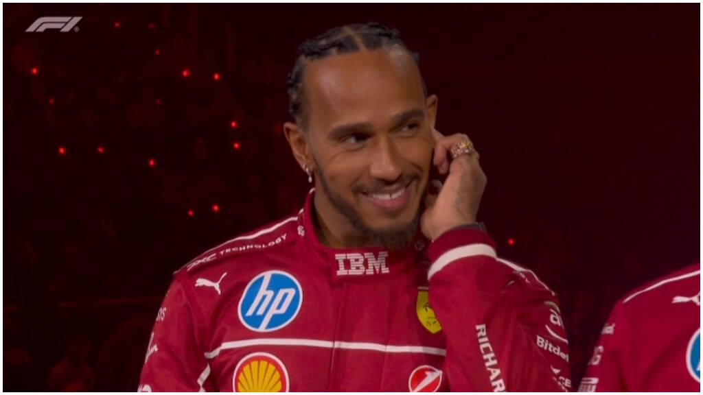  Lewis Hamilton vivió una noche inolvidable en el F1 75 (captura DAZN).