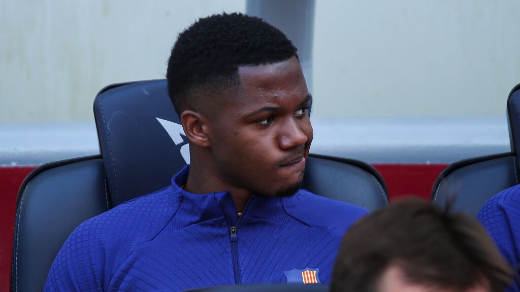 Ansu Fati en el banquillo del FC Barcelona