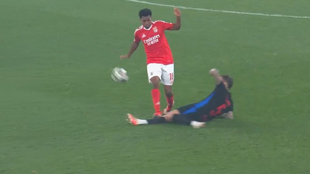  Mr. Asubio explicó porque la entrada sobre Iñigo Martínez no es roja (foto: Movistar+).