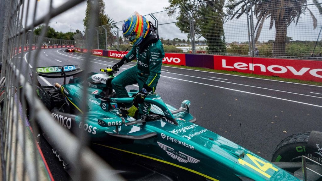  Fernando Alonso tras el accidente en el GP de Australia (Cordon Press)