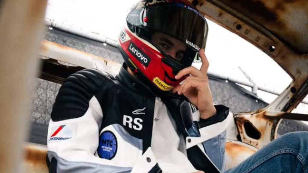 Marc Márquez luciendo el casco que usará en el GP de Austin.