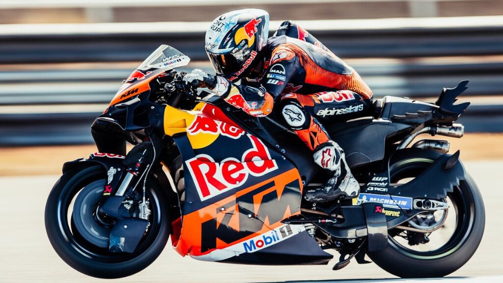 Pedro Acosta, durante la pretemporada con KTM.