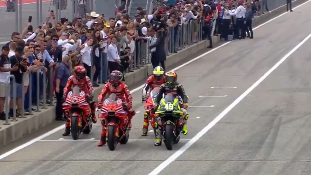 Varios pilotos de MotoGP.