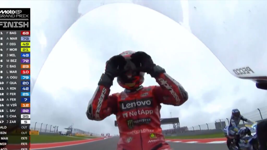 Pecco Bagnaia, celebrando su triunfo en el Gran Premio de Austin.