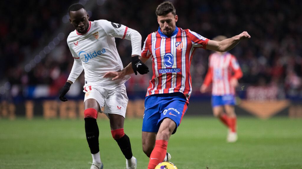  Lenglet contra Lukebakio en el Metropolitano (Cordon Press)