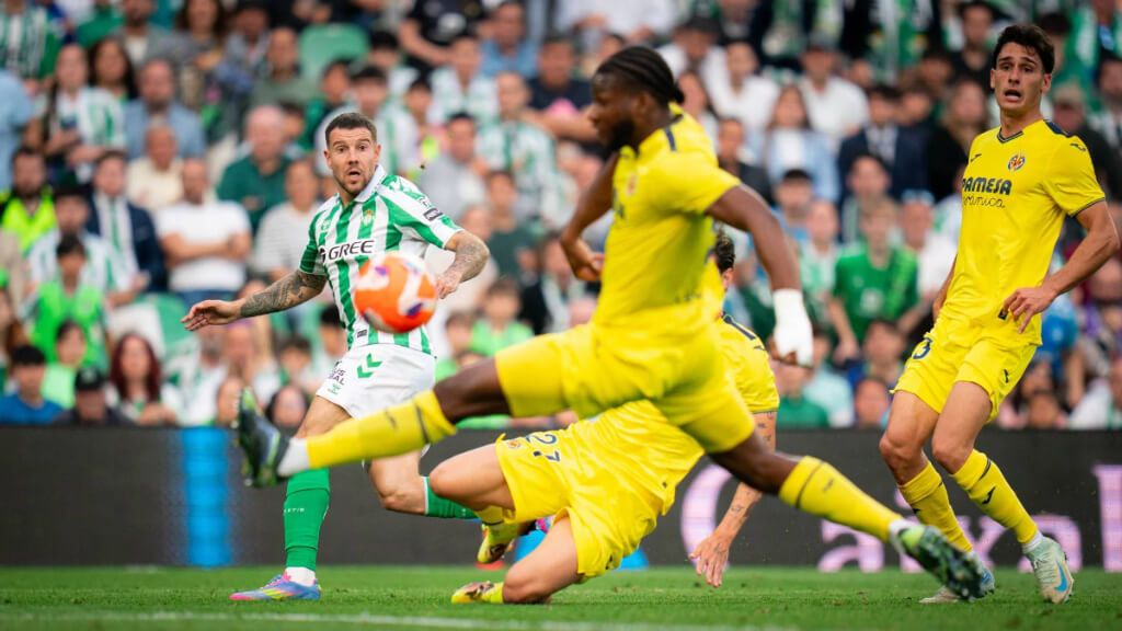  Casta cortando un centro de Ruibal (Cordon Press)