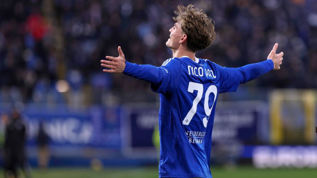 Nico Paz celebrando un gol con el Como 1907 (Cordon Press)