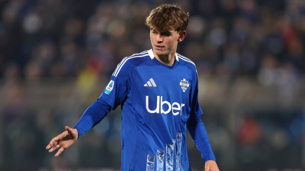  Nico Paz en un partido con el Como 1907 (Cordon Press)