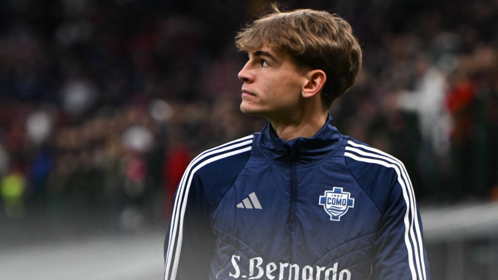  Nico Paz en un partido del Como 1907 (Cordon Press)