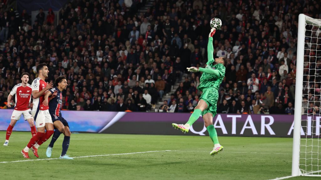  Parada de Gianluigi Donnarumma en el partido del PSG contra el Arsenal
