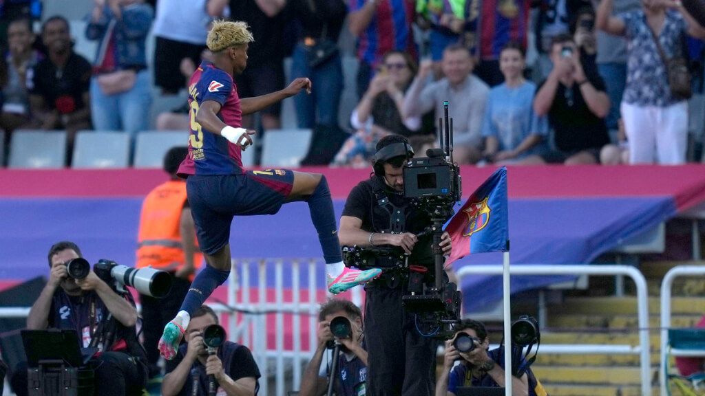  Lamine Yamal celebrando su gol contra el Villarreal (EFE)