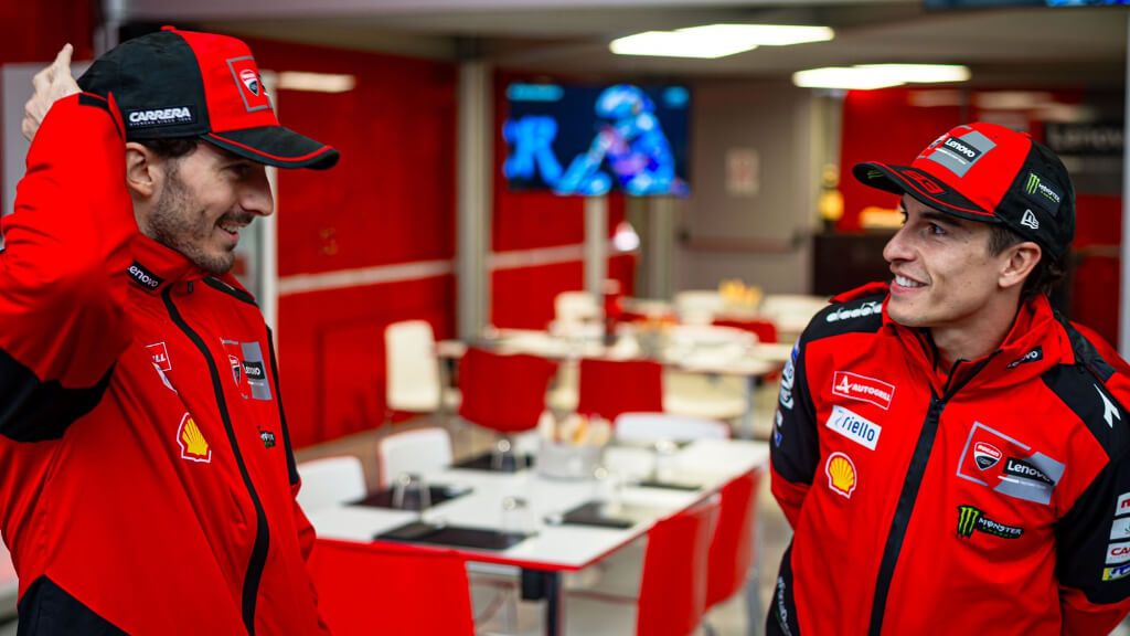 Pecco Bagnaia y Marc Márquez, en Silverstone.