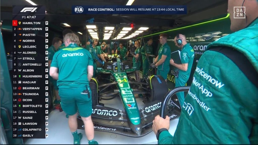 Adrian Newey, en el box de Fernando Alonso durante el Gran Premio de Mónaco